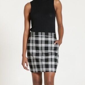 Gap Plaid Black/White Mini Skirt. Size 2